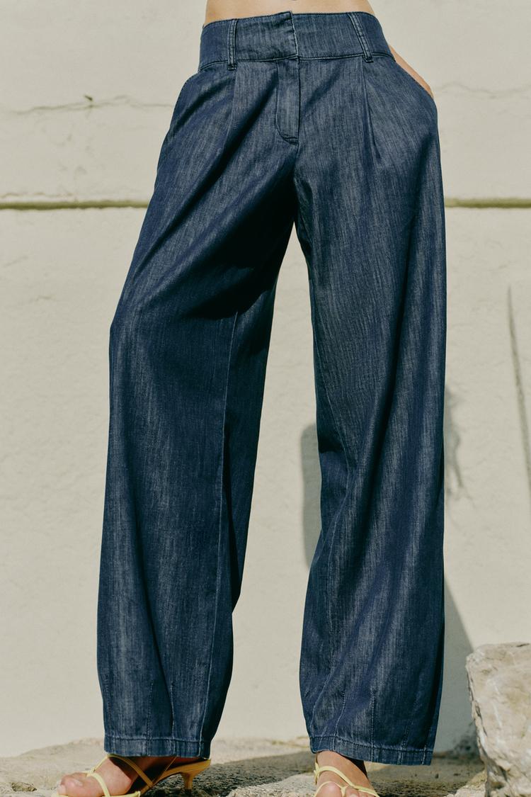 a GIGI Pleated pants