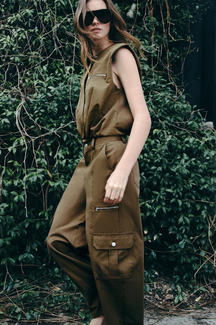 A LARA Puffer Vest with Zippers