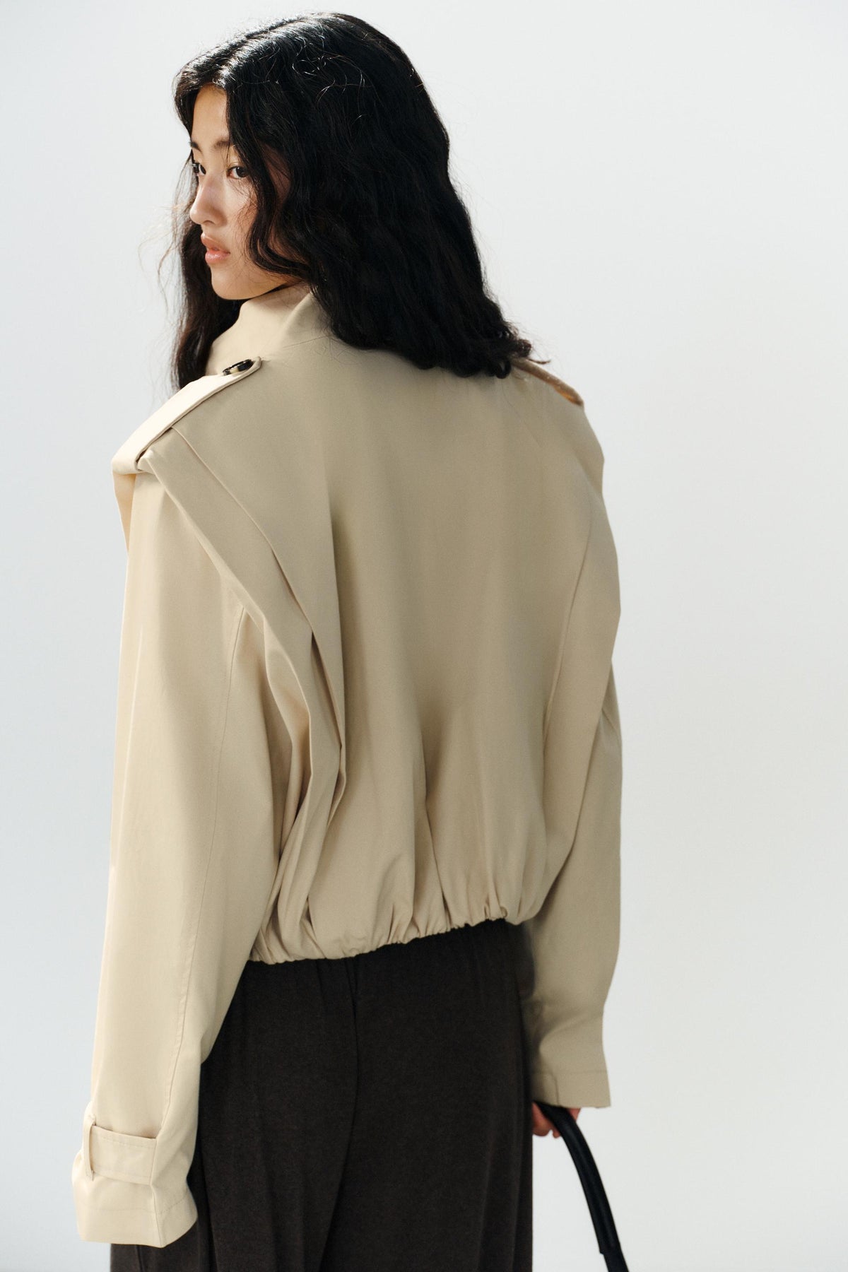 a SHARON SHORT PLEATED TRENCH COAT