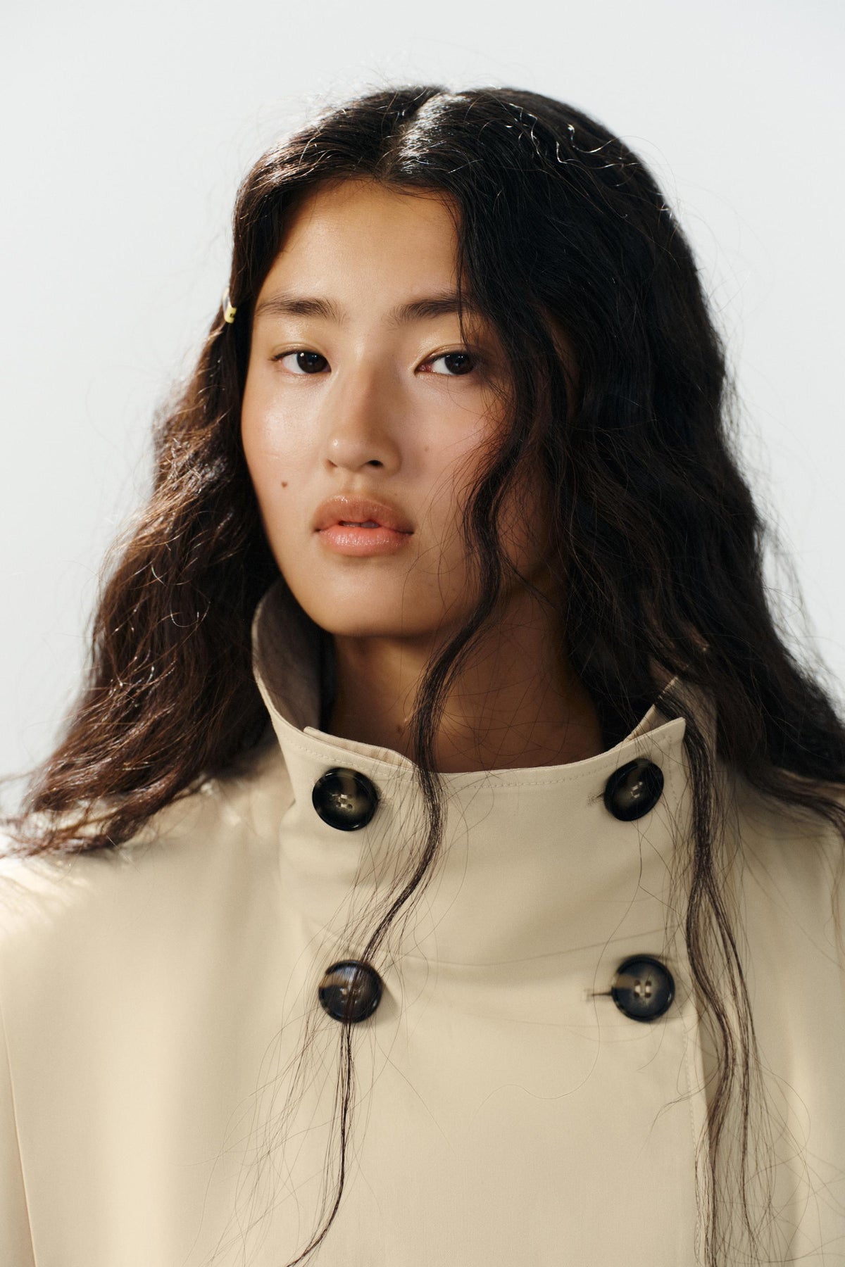a SHARON SHORT PLEATED TRENCH COAT