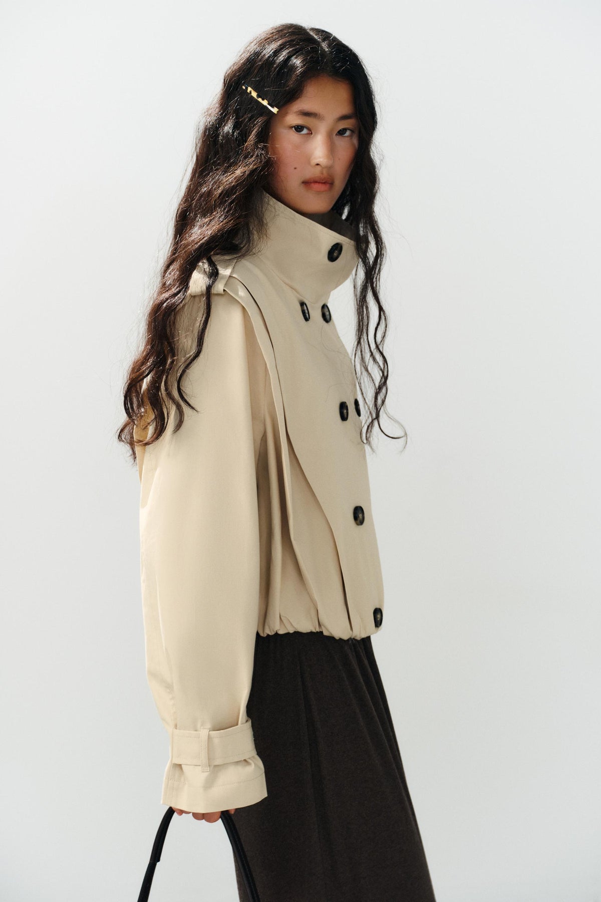 a SHARON SHORT PLEATED TRENCH COAT