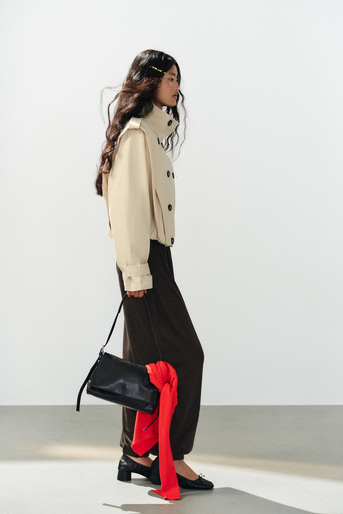 a SHARON SHORT PLEATED TRENCH COAT