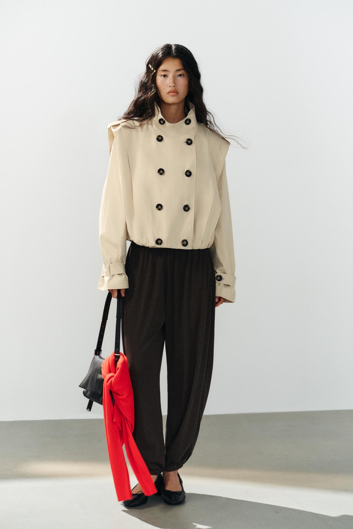 a SHARON SHORT PLEATED TRENCH COAT